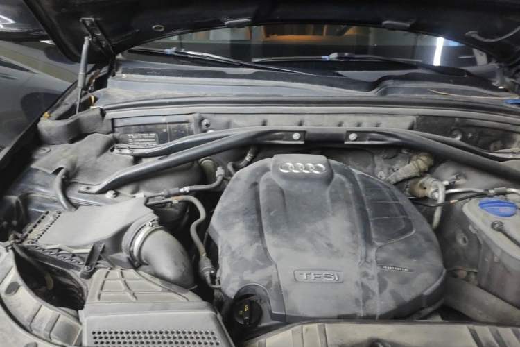 Used Audi Q5 2016 40 TFSI Trendy Edition Engine Bay Right