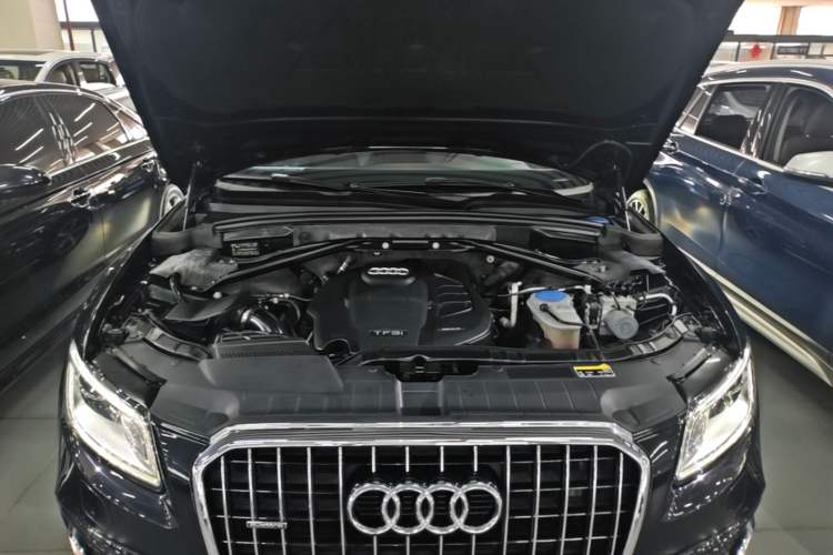 Used Audi Q5 2016 Plus 40 TFSI Dynamic Model Engine Bay