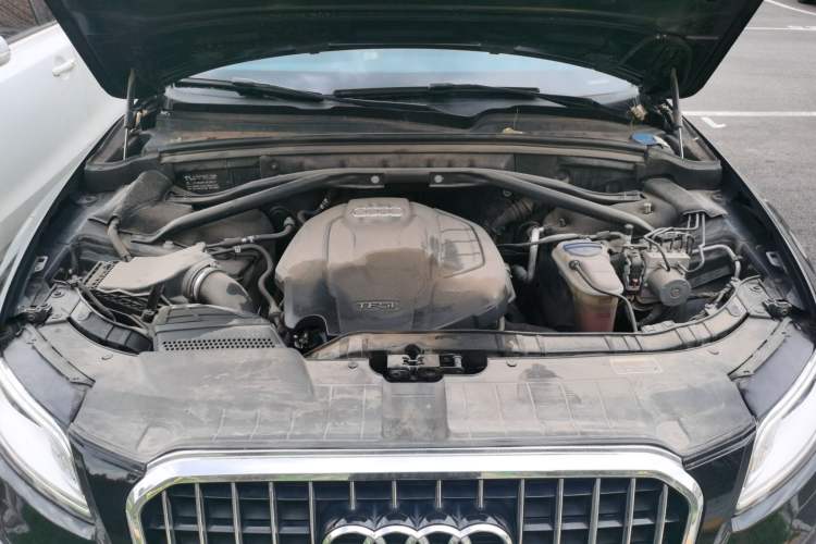 Used Audi Q5 2016 40 TFSI Comfort Model Engine Bay