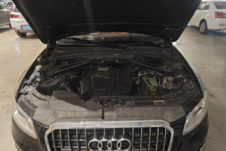 Used Audi Q5 2016 40 TFSI Comfort Model Engine Bay