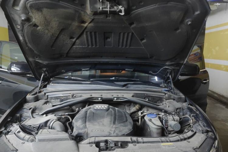 Used Audi Q5 2016 40 TFSI Trendy Edition Engine Bay