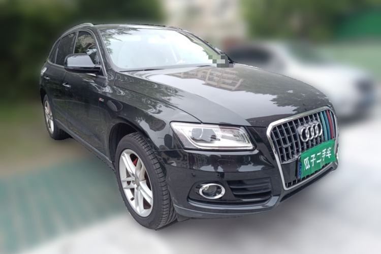 Used Audi Q5 2016 40 TFSI Comfort Model Front Right 45 Deg
