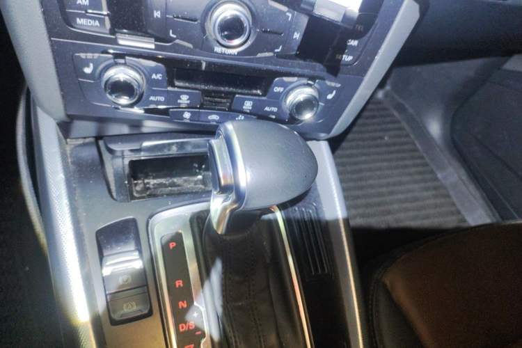 Used Audi Q5 2016 40 TFSI Technology Edition Gear Lever