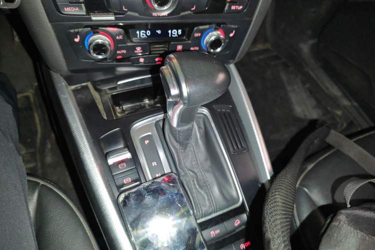 Used Audi Q5 2016 40 TFSI Technology Edition Gear Lever