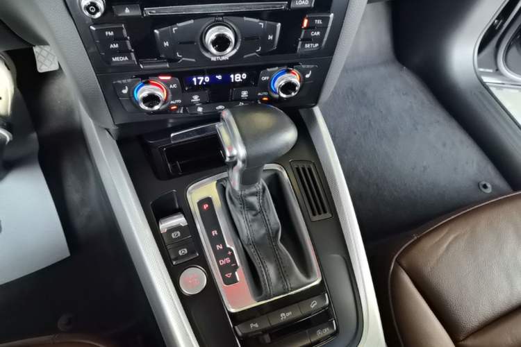 Used Audi Q5 2016 40 TFSI Technology Edition Gear Lever