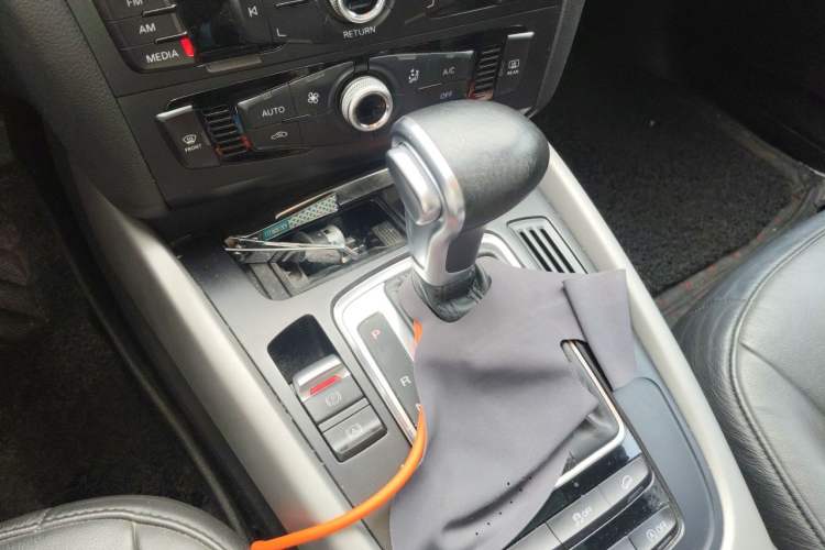 Used Audi Q5 2016 40 TFSI Trendy Edition Gear Lever