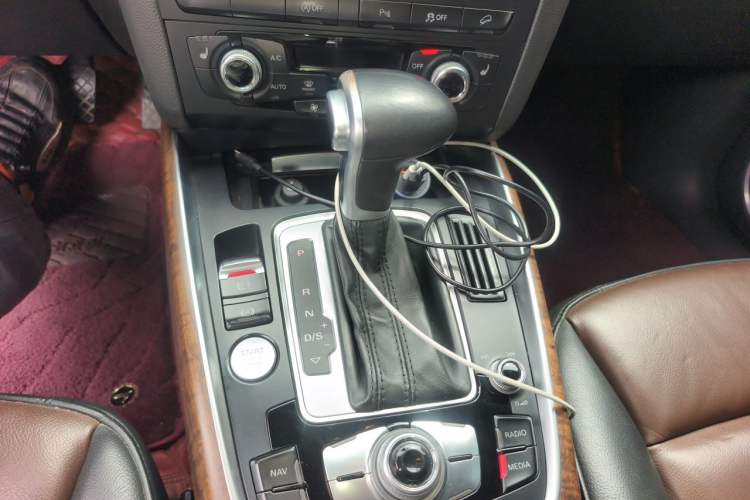 Used Audi Q5 2016 40 TFSI Comfort Model Gear Lever