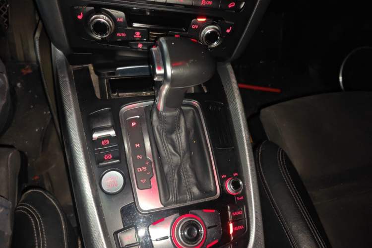 Used Audi Q5 2016 Plus 40 TFSI Dynamic Model Gear Lever