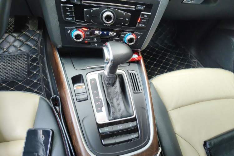 Used Audi Q5 2016 40 TFSI Technology Edition Gear Lever