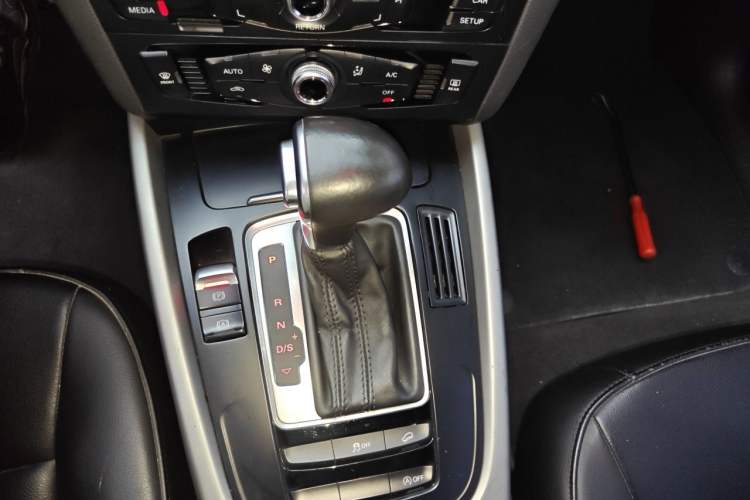 Used Audi Q5 2016 40 TFSI Trendy Edition Gear Lever