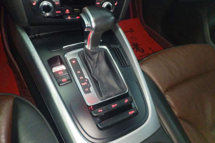 Used Audi Q5 2016 40 TFSI Technology Edition Gear Lever