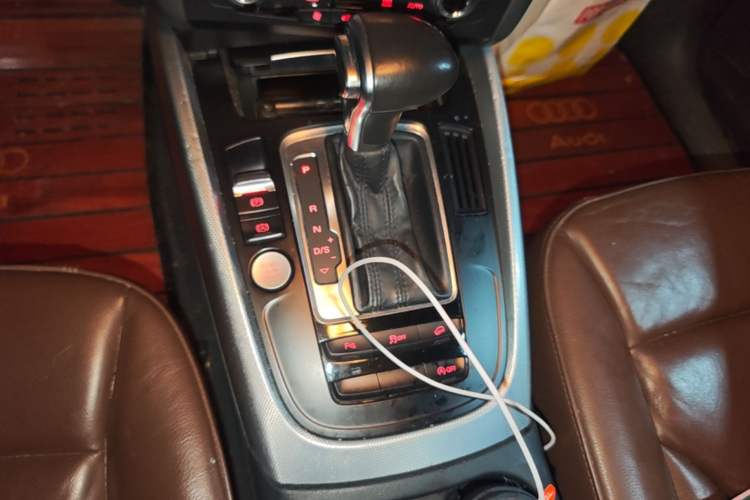 Used Audi Q5 2016 40 TFSI Technology Edition Gear Lever