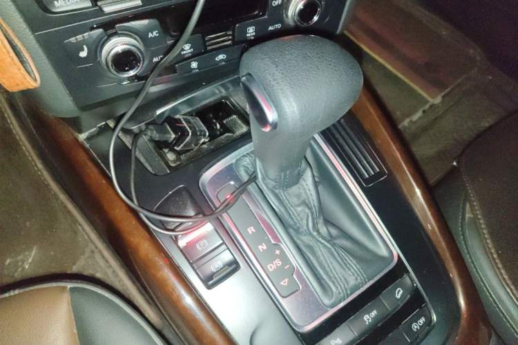 Used Audi Q5 2016 40 TFSI Technology Edition Gear Lever
