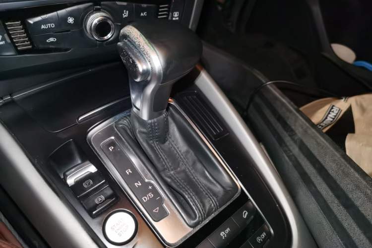 Used Audi Q5 2016 40 TFSI Trendy Edition Gear Lever