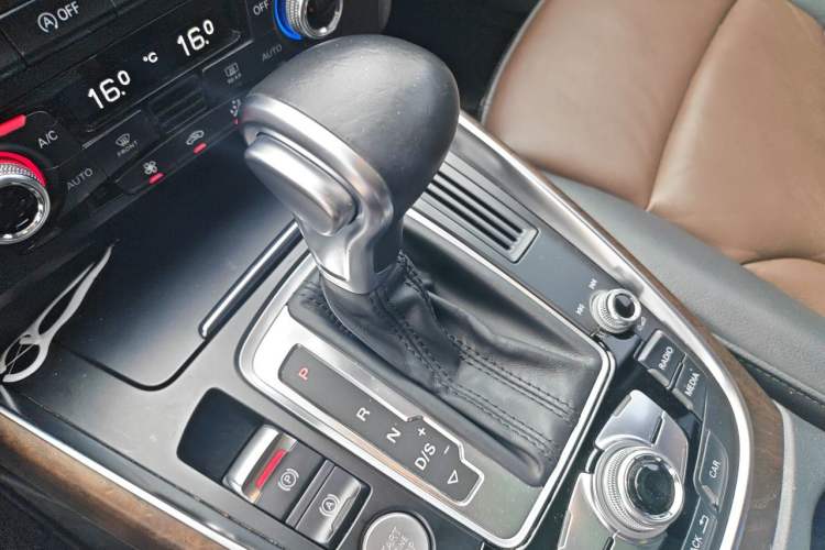 Used Audi Q5 2016 40 TFSI Comfort Model Gear Lever