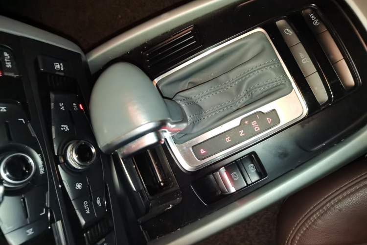 Used Audi Q5 2016 40 TFSI Trendy Edition Gear Lever