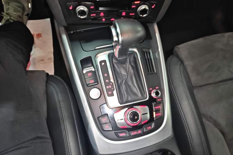 Used Audi Q5 2016 Plus 40 TFSI Dynamic Model Gear Lever