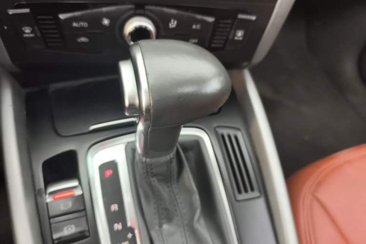 Used Audi Q5 2016 40 TFSI Trendy Edition Gear Lever