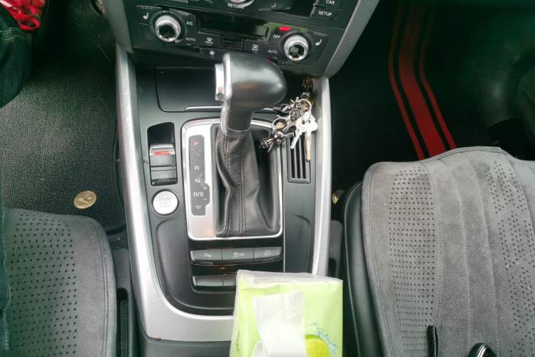 Used Audi Q5 2016 40 TFSI Comfort Model Gear Lever