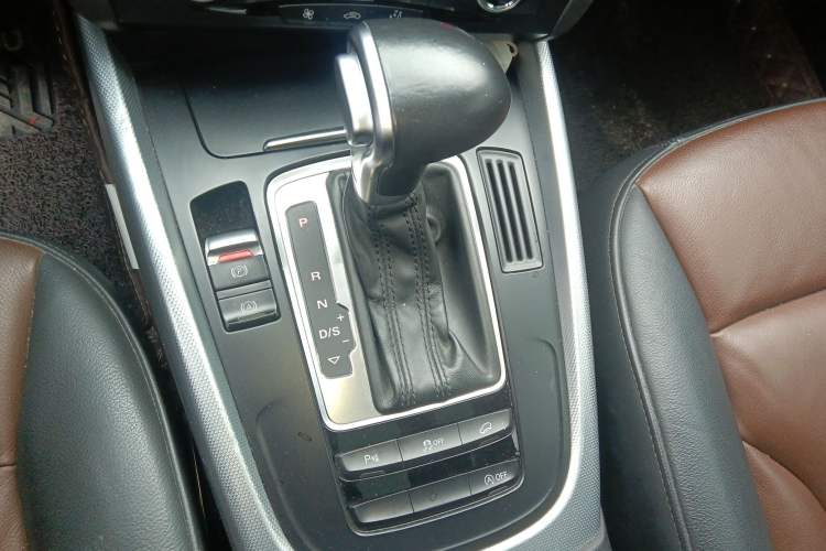 Used Audi Q5 2016 40 TFSI Technology Edition Gear Lever