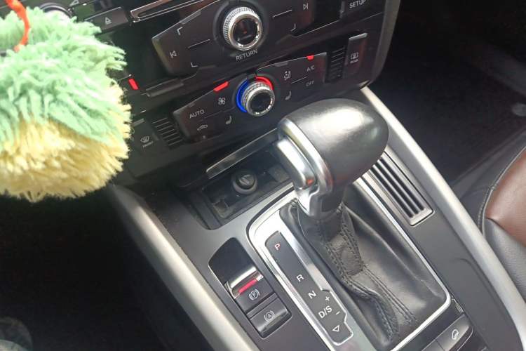 Used Audi Q5 2016 40 TFSI Technology Edition Gear Lever