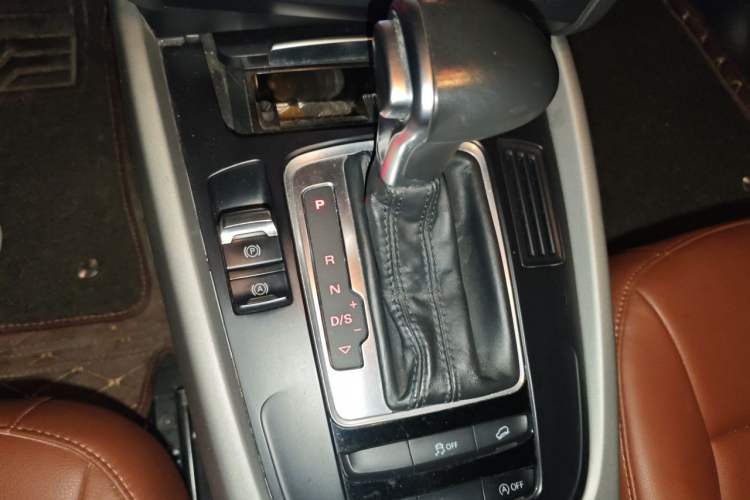 Used Audi Q5 2016 40 TFSI Trendy Edition Gear Lever