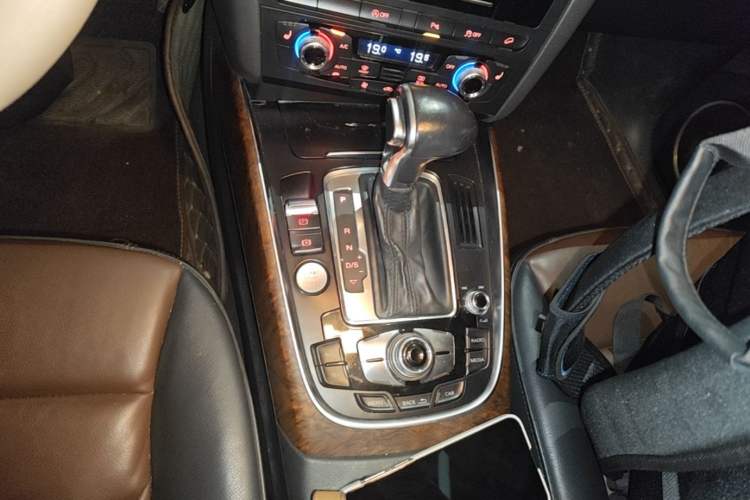 Used Audi Q5 2016 40 TFSI Comfort Model Gear Lever
