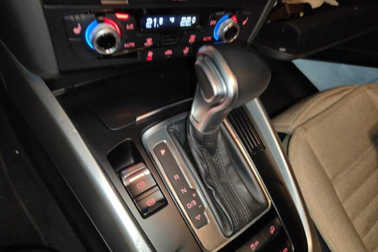 Used Audi Q5 2016 40 TFSI Technology Edition Gear Lever