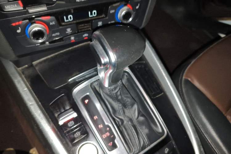 Used Audi Q5 2016 40 TFSI Technology Edition Gear Lever
