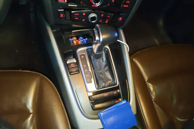 Used Audi Q5 2016 40 TFSI Trendy Edition Gear Lever