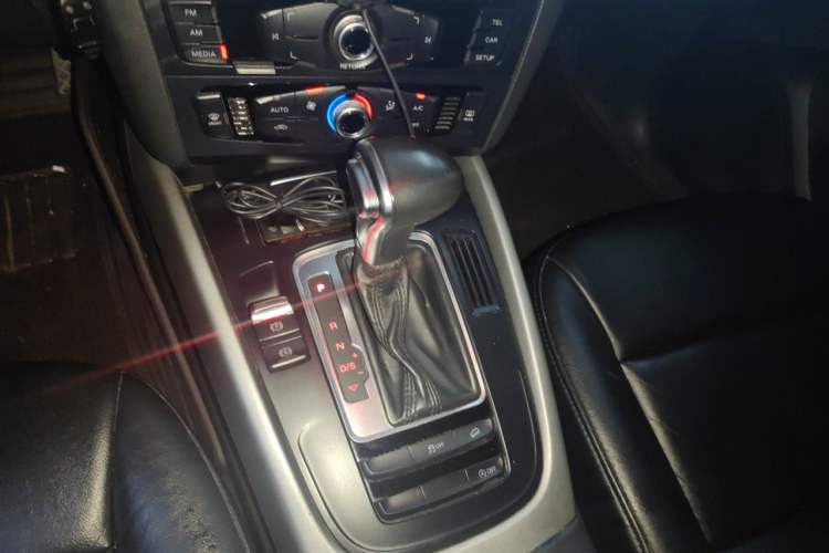 Used Audi Q5 2016 40 TFSI Trendy Edition Gear Lever