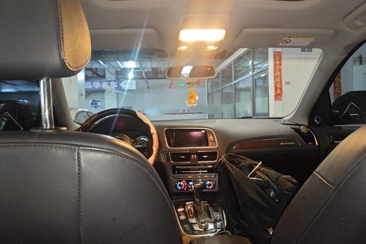 Used Audi Q5 2016 40 TFSI Comfort Model Headliner