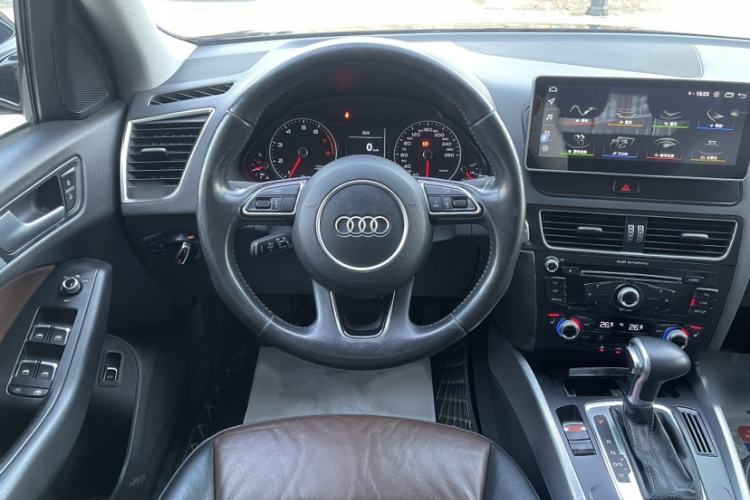 Used Audi Q5 2016 40 TFSI Technology Edition Interior 2