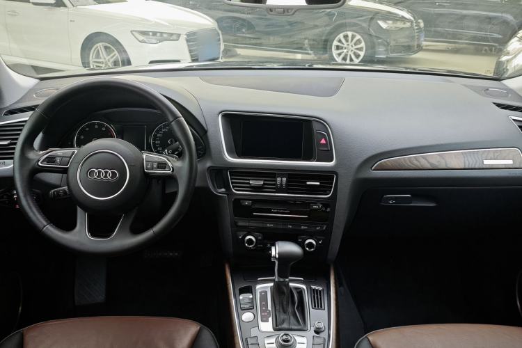 Used Audi Q5 2016 40 TFSI Comfort Model Interior 2