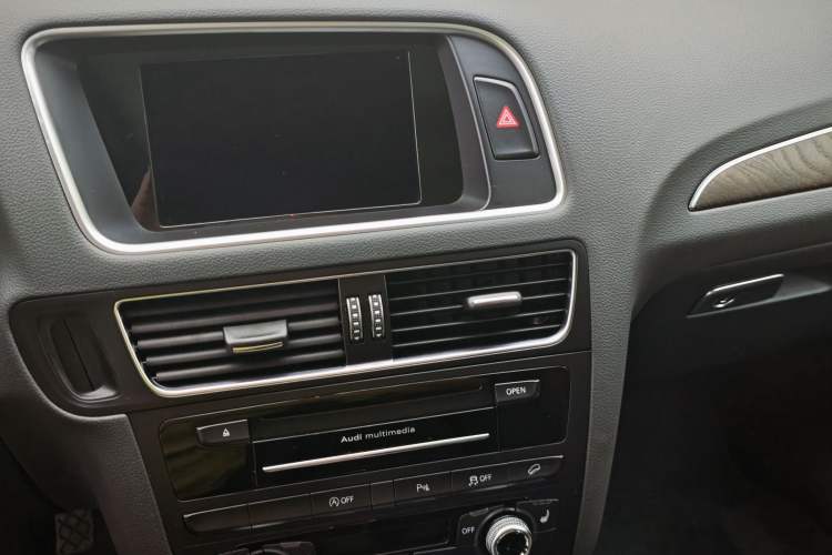 Used Audi Q5 2016 40 TFSI Comfort Model Interior 3