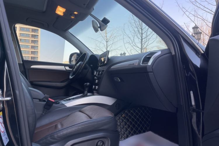 Used Audi Q5 2016 40 TFSI Technology Edition Interior 4