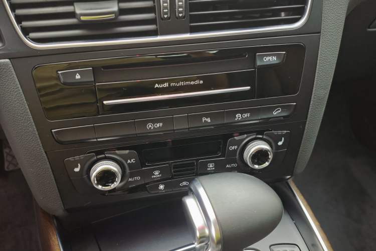 Used Audi Q5 2016 40 TFSI Comfort Model Interior 4