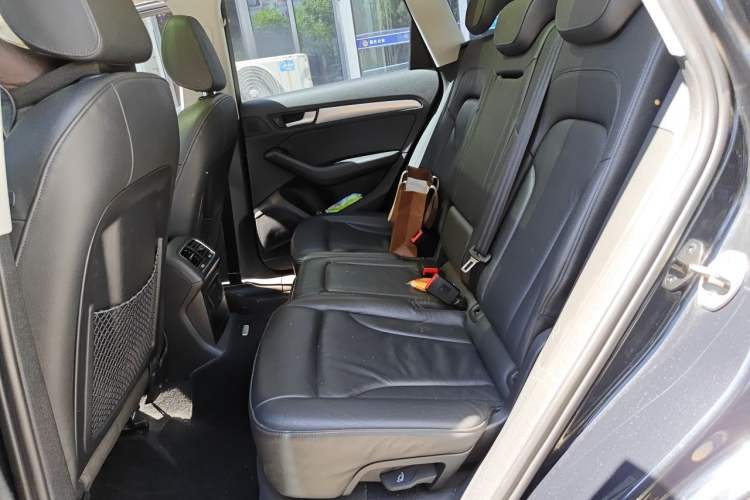 Used Audi Q5 2016 40 TFSI Technology Edition Interior 4
