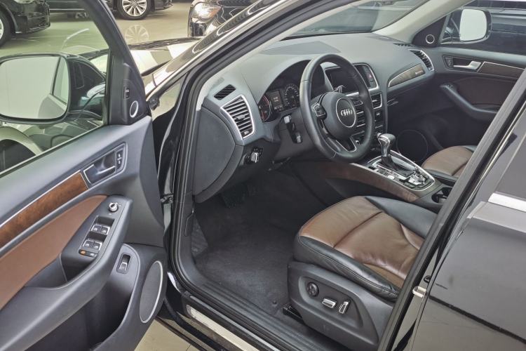 Used Audi Q5 2016 40 TFSI Comfort Model Interior 6