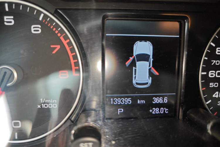 Used Audi Q5 2016 40 TFSI Technology Edition Odometer Close Up
