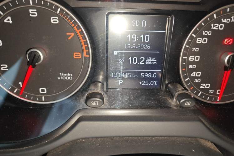 Used Audi Q5 2016 40 TFSI Trendy Edition Odometer Close Up