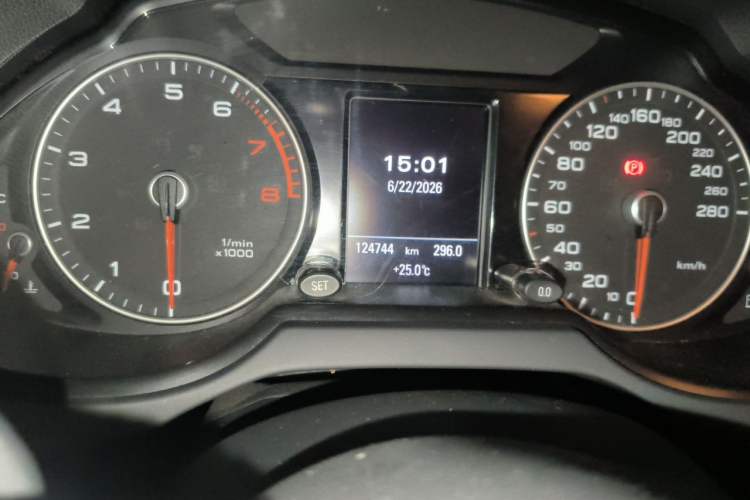 Used Audi Q5 2016 40 TFSI Technology Edition Odometer Close Up