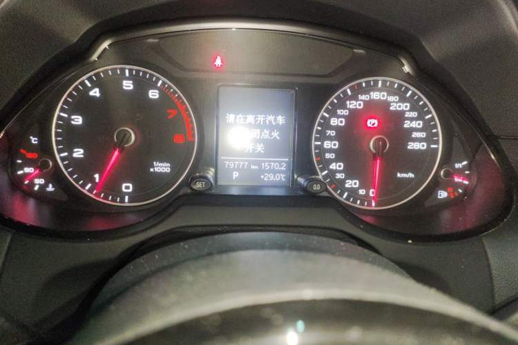 Used Audi Q5 2016 40 TFSI Technology Edition Odometer Close Up