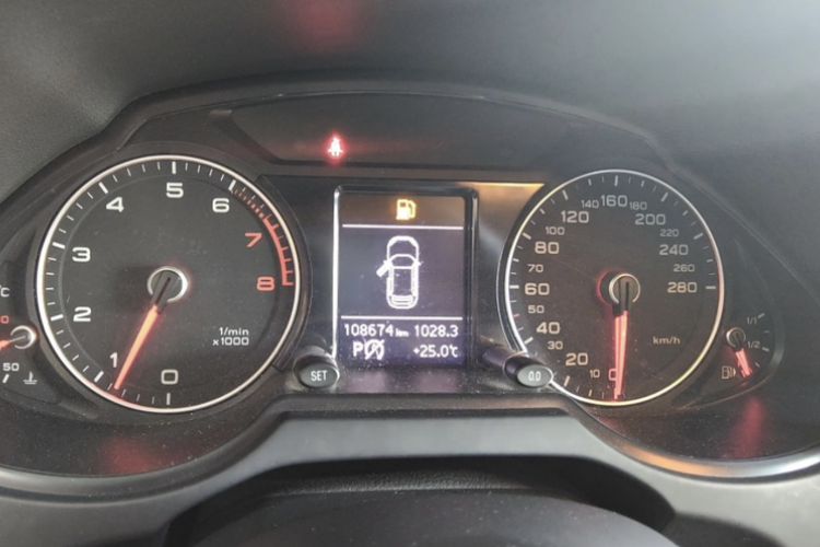 Used Audi Q5 2016 40 TFSI Technology Edition Odometer Close Up