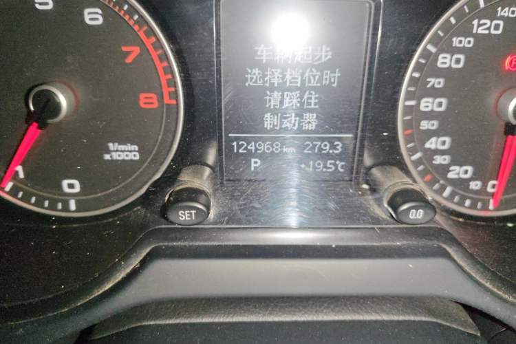Used Audi Q5 2016 40 TFSI Technology Edition Odometer Close Up