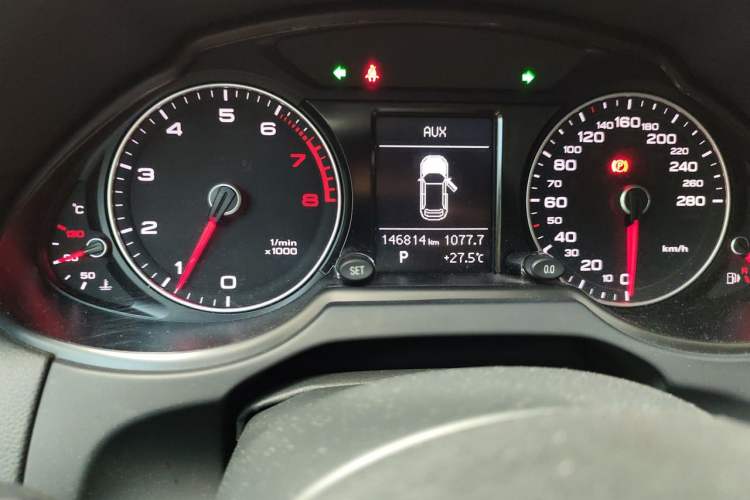 Used Audi Q5 2016 40 TFSI Technology Edition Odometer Close Up