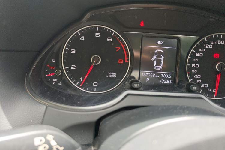 Used Audi Q5 2016 40 TFSI Technology Edition Odometer Close Up