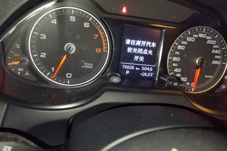 Used Audi Q5 2016 40 TFSI Technology Edition Odometer Close Up