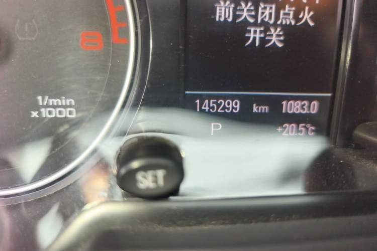 Used Audi Q5 2016 40 TFSI Comfort Model Odometer Close Up
