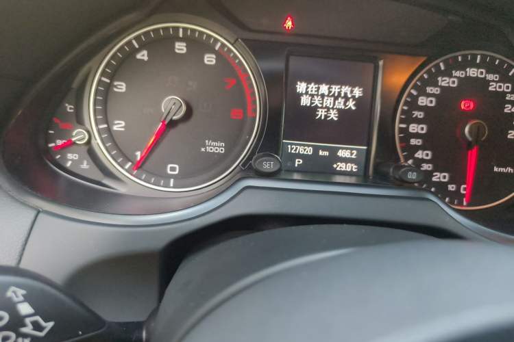 Used Audi Q5 2016 40 TFSI Comfort Model Odometer Close Up